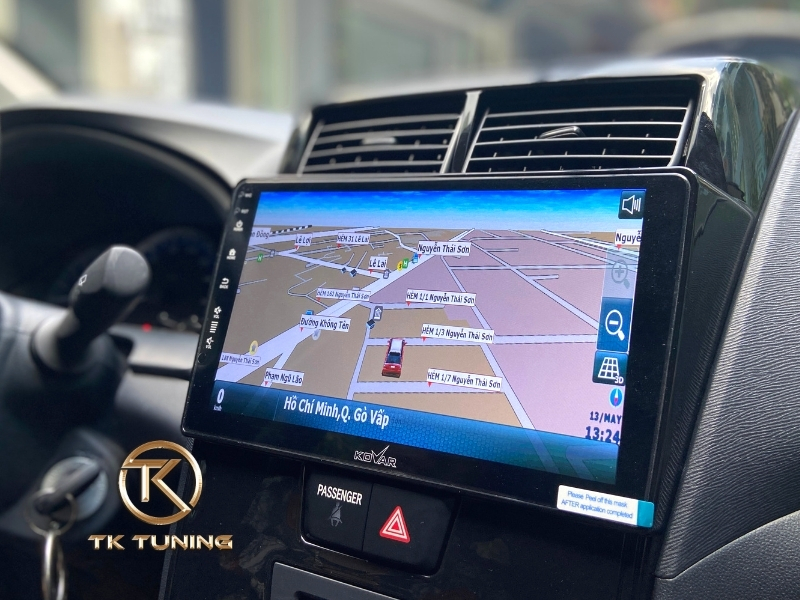 man hinh android cho xe Mercedes E300