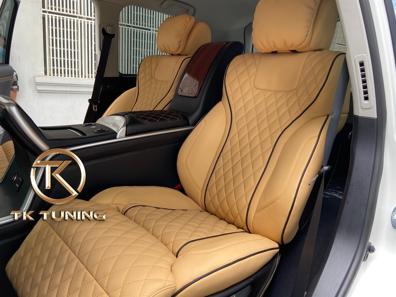 Độ Cặp Ghế Vip Hàng Giữa Xe Land Cruiser