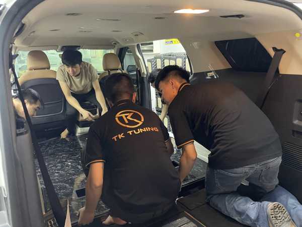 sàn carbon cho kia carnival