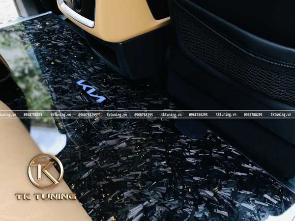 lắp sàn carbon cho xe carnival