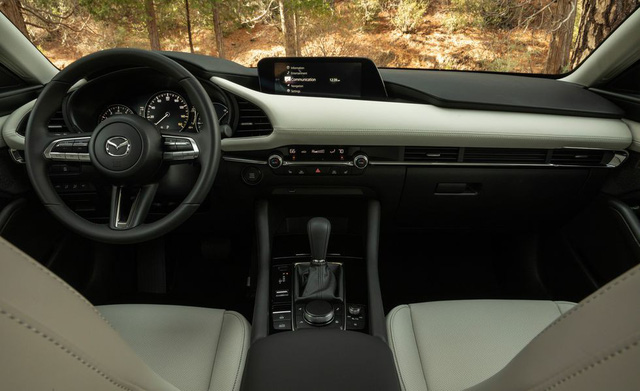 Đánh giá Mazda3 2019: Dễ hiểu vì sao người Việt mong THACO nhập về đến thế - Ảnh 4.