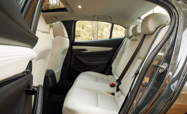 Đánh giá Mazda3 2019: Dễ hiểu vì sao người Việt mong THACO nhập về đến thế - Ảnh 6.